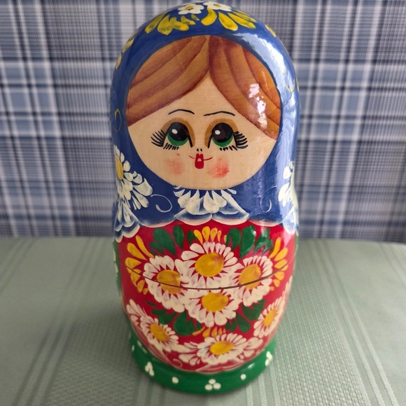 Russian Nesting Dolls set of 5. - Picture 2 of 7
